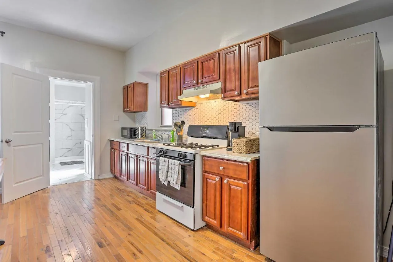 Holiday home Updated Bayonne Townhome About 11 Mi To Nyc!