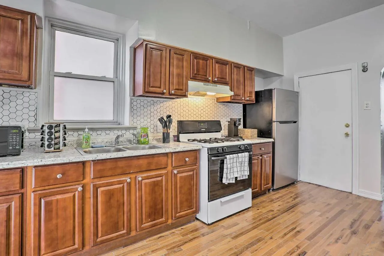 Holiday home Updated Bayonne Townhome About 11 Mi To Nyc!